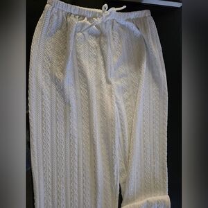 Stylish White Textured Pants with Bow, Size Small (22"), EUC